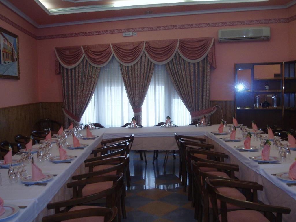 Hotel Los Hermanos Ocaña エクステリア 写真