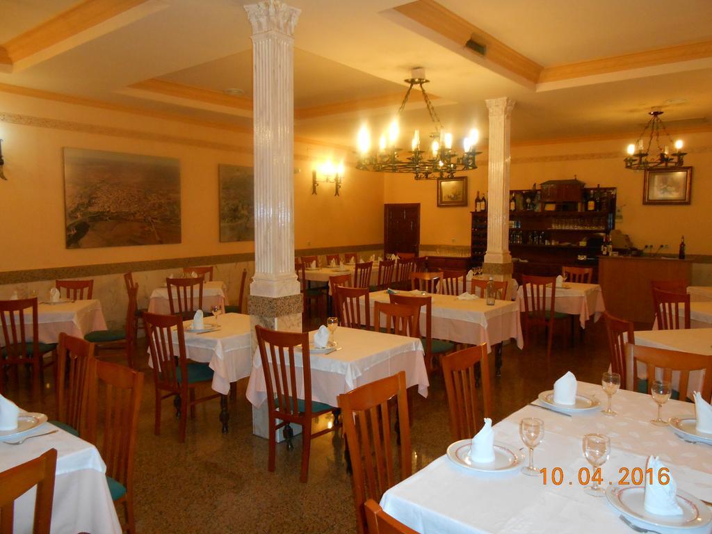 Hotel Los Hermanos Ocaña エクステリア 写真