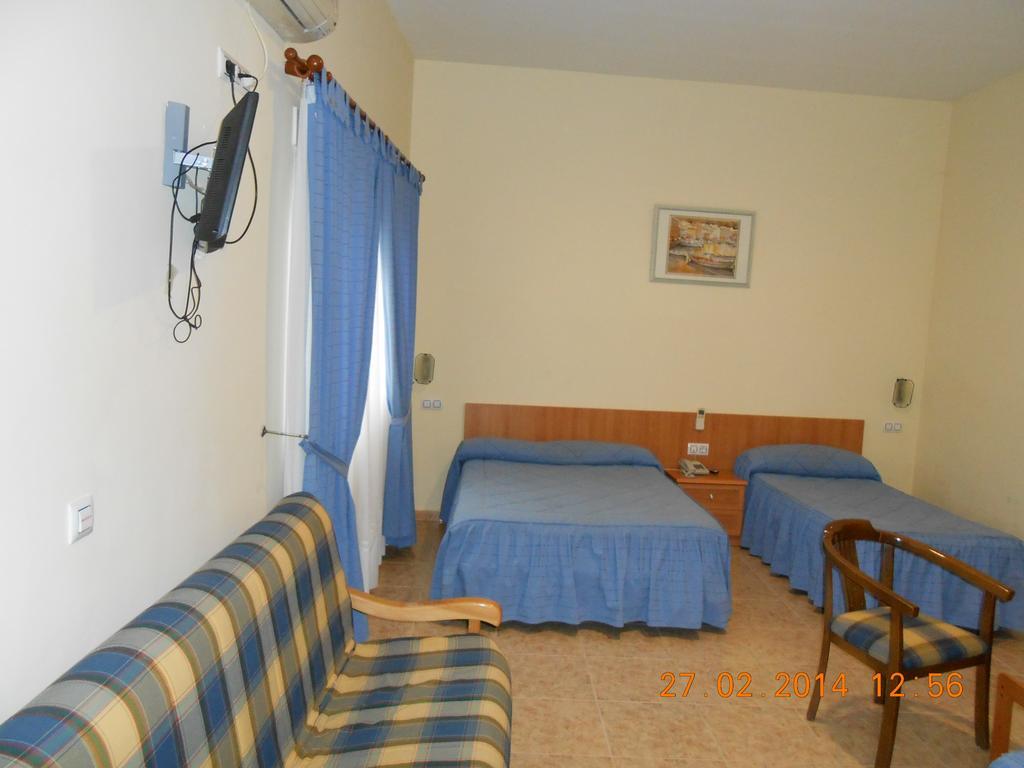 Hotel Los Hermanos Ocaña エクステリア 写真