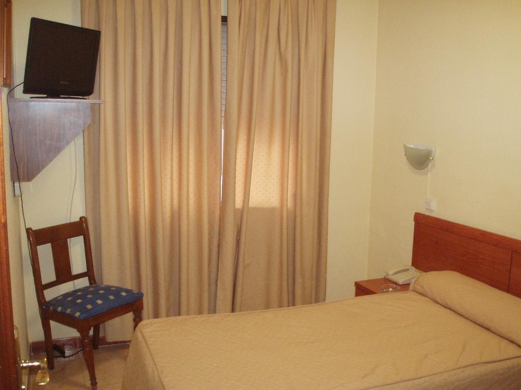 Hotel Los Hermanos Ocaña エクステリア 写真