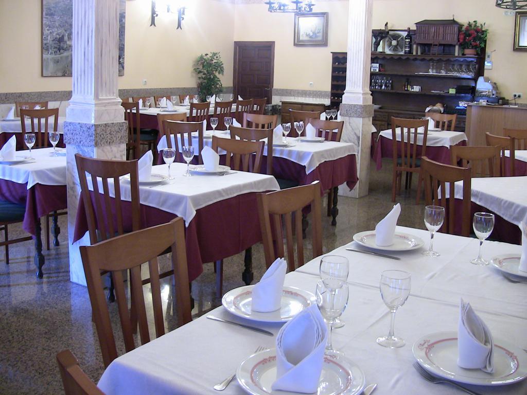 Hotel Los Hermanos Ocaña エクステリア 写真