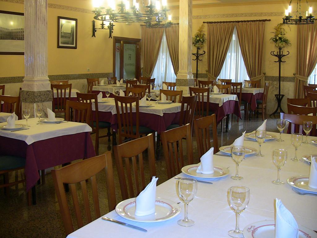 Hotel Los Hermanos Ocaña エクステリア 写真