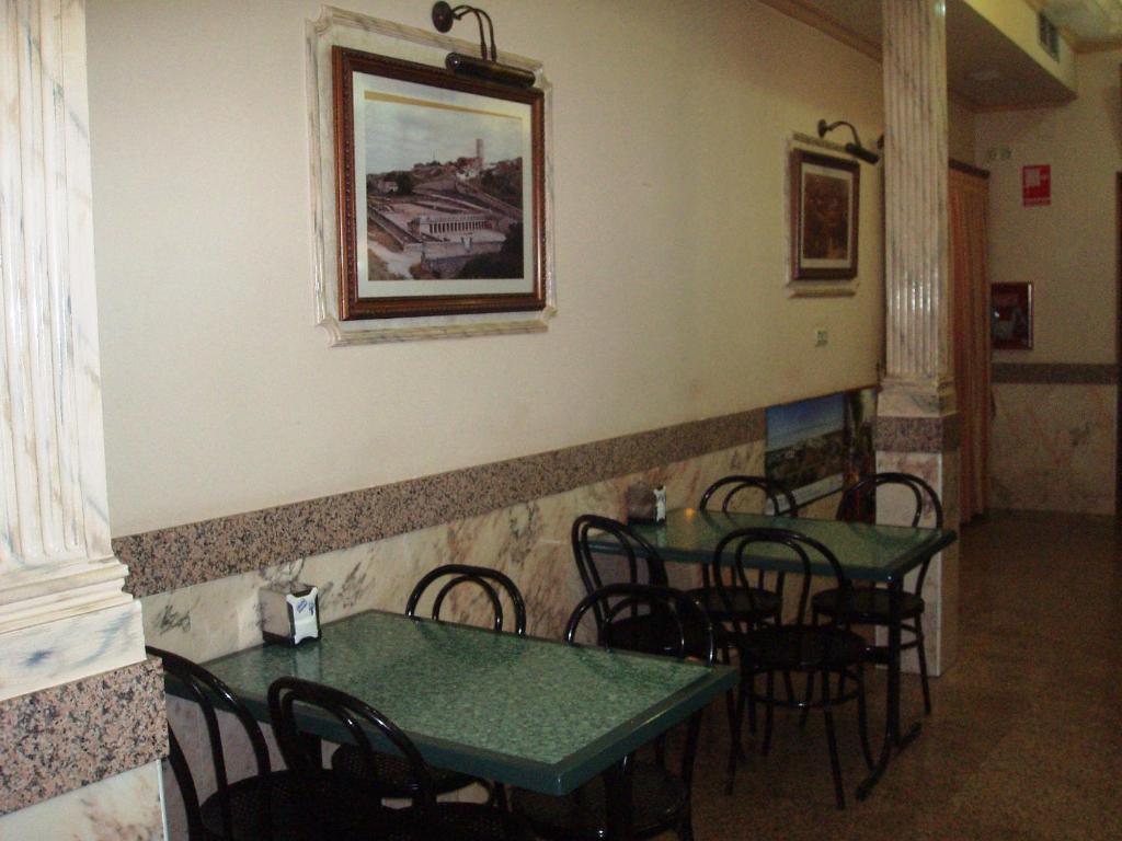 Hotel Los Hermanos Ocaña エクステリア 写真
