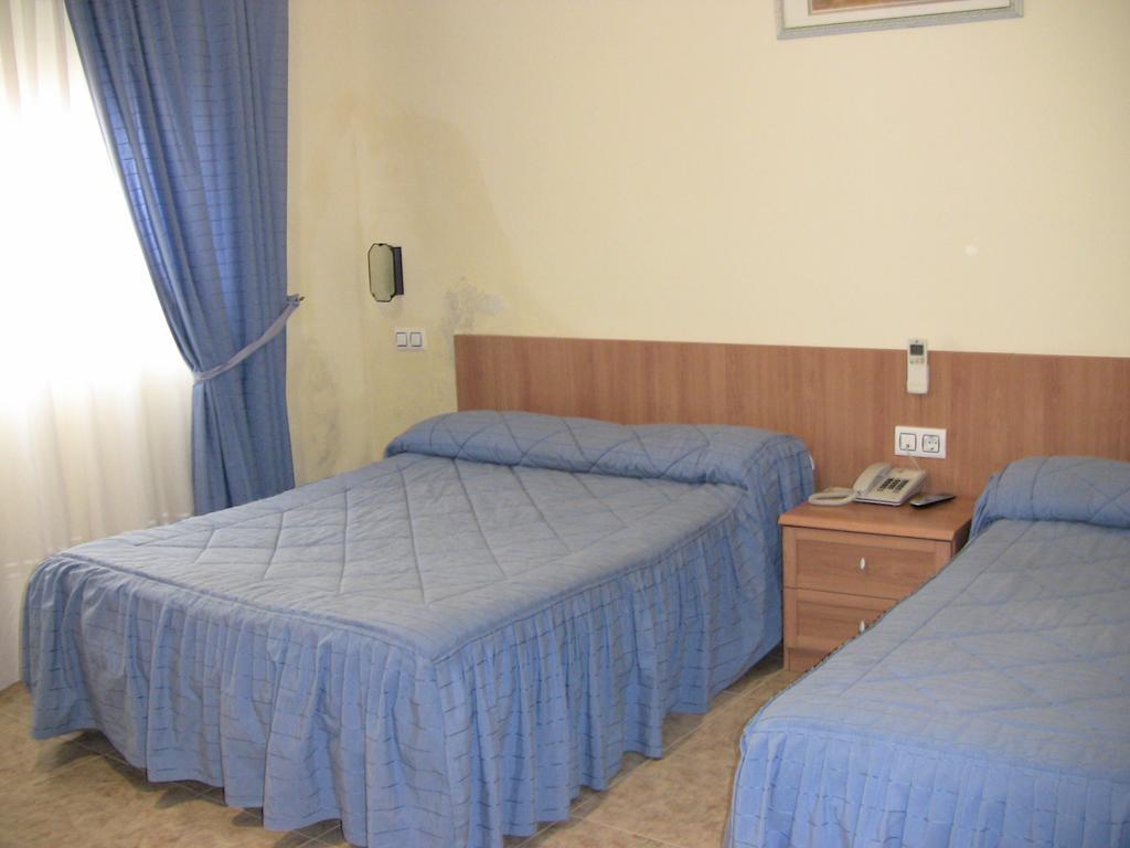 Hotel Los Hermanos Ocaña エクステリア 写真