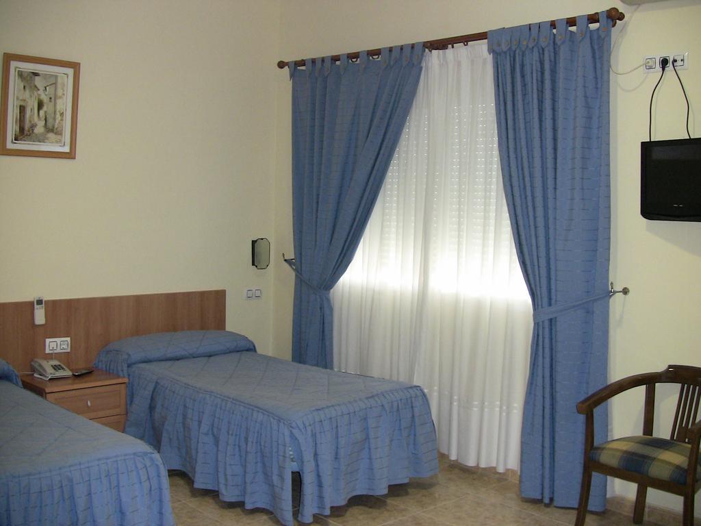 Hotel Los Hermanos Ocaña エクステリア 写真