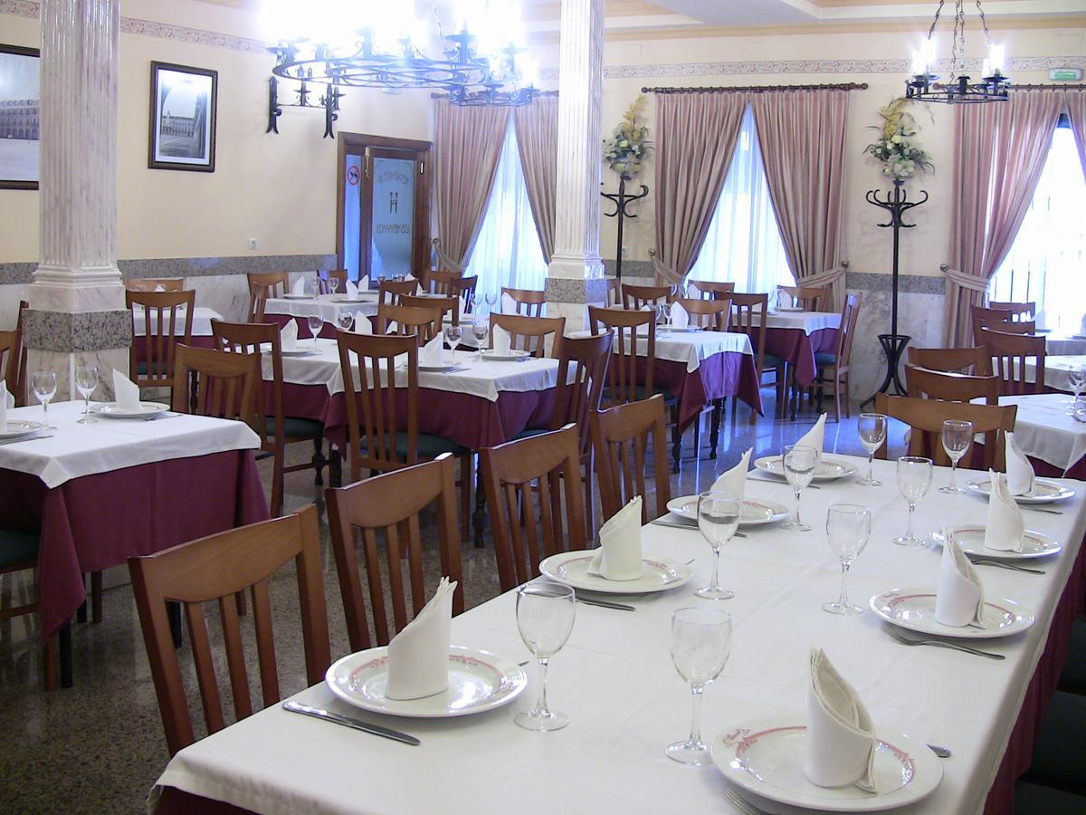 Hotel Los Hermanos Ocaña エクステリア 写真